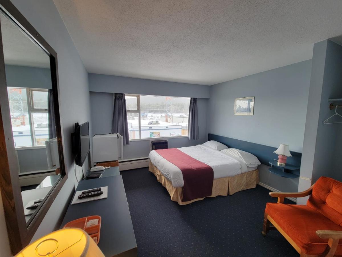 Lakewood Inn 100 Mile House Extérieur photo
