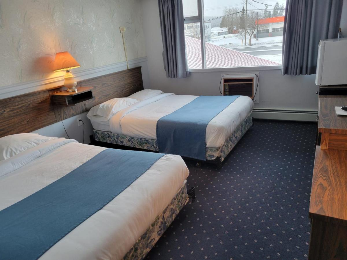 Lakewood Inn 100 Mile House Extérieur photo