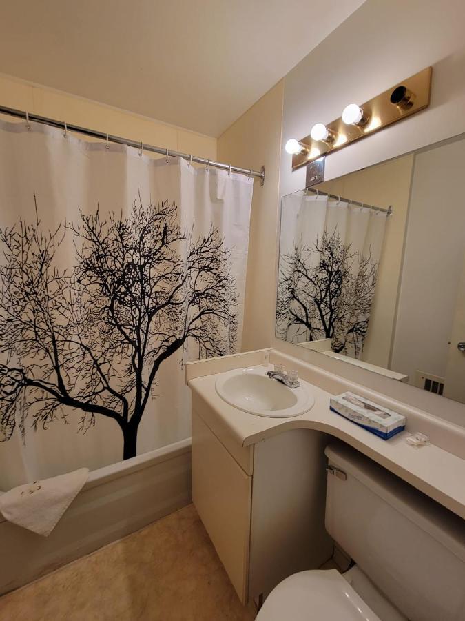 Lakewood Inn 100 Mile House Extérieur photo