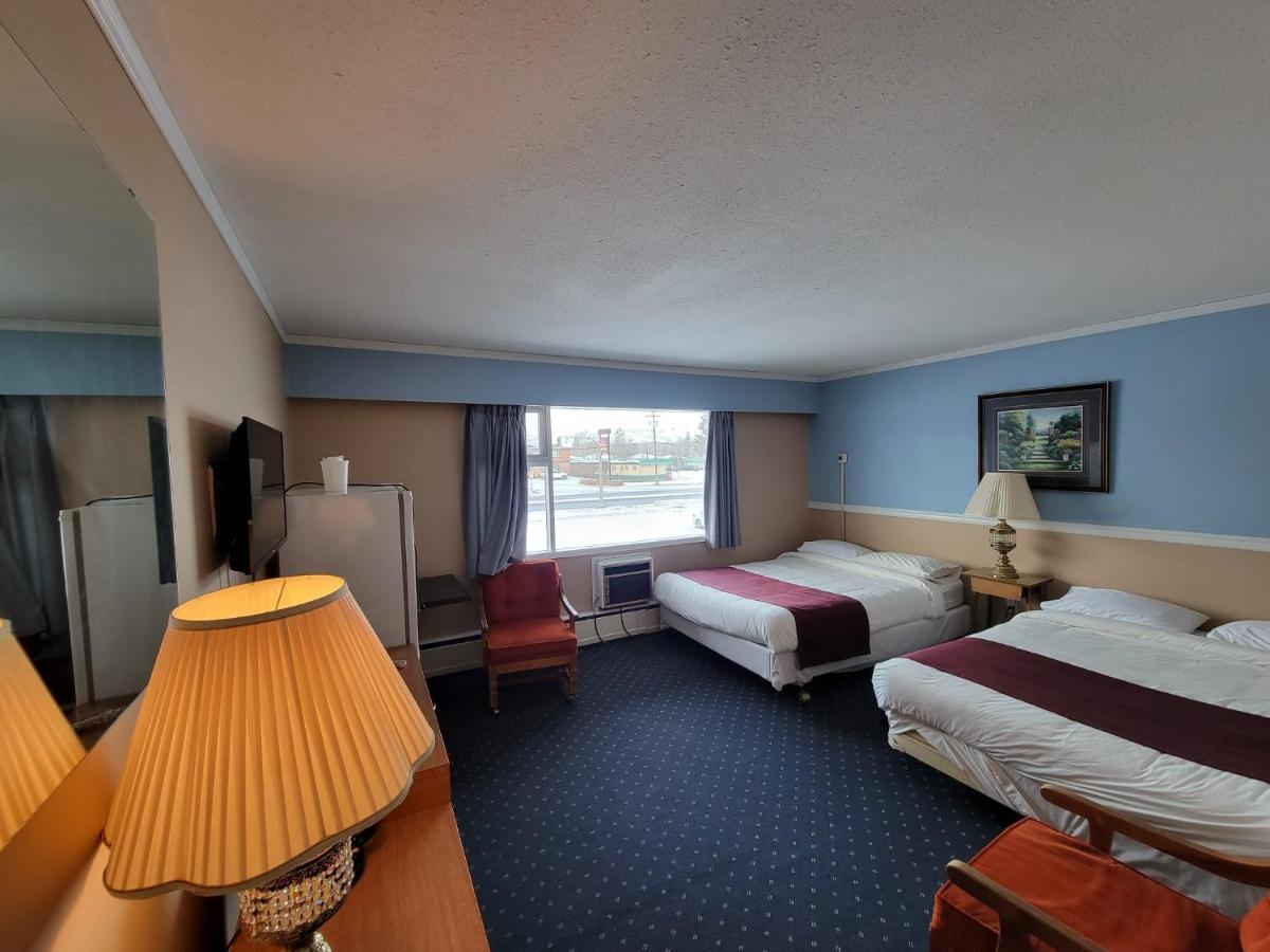 Lakewood Inn 100 Mile House Extérieur photo