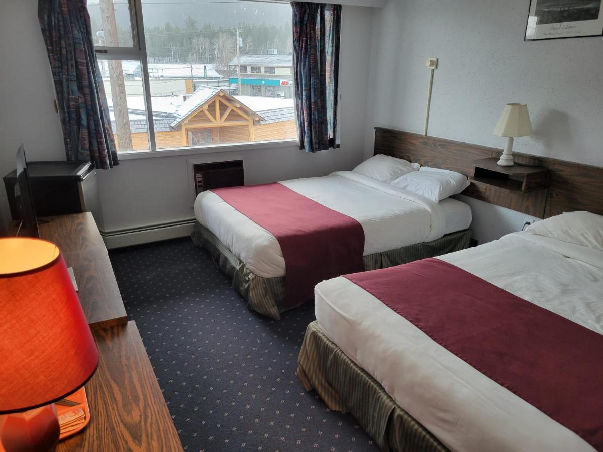 Lakewood Inn 100 Mile House Extérieur photo