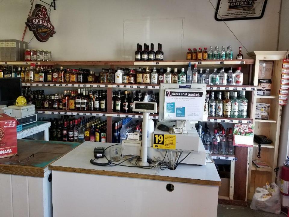 Lakewood Inn 100 Mile House Extérieur photo
