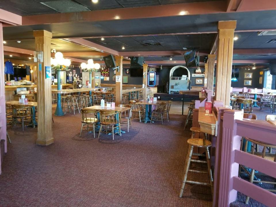 Lakewood Inn 100 Mile House Extérieur photo